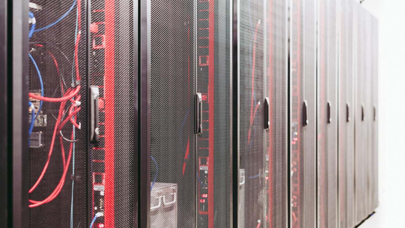 BESS для AI дата-центрів 2026: енергетика GPU-кластерів H100/B200 | BESS.UA